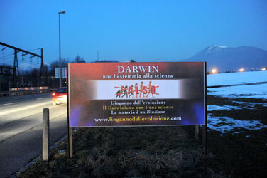 Ticino cartelloni pubblicitari contro Darwin