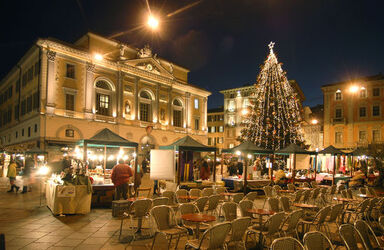 Lugano tradizionale mercatino di Natale e luminarie serali
