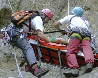 Bellinzona posa targa commemorativa palestra roccia