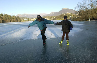 Muzzano pattinatori sul laghetto