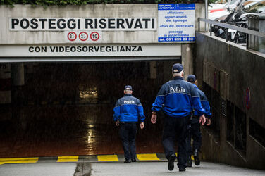 Chiasso ricostruzione omicidio in Via Valdani Chiasso ricostruzione omicidio in Via Valdani