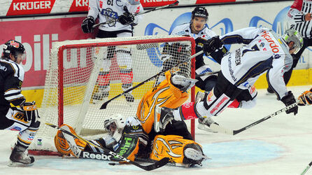 0710.2011 Hockey HC Lugano EV Zugo