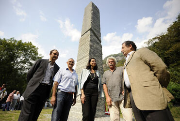 Avegno festa inaugurale stele per Vallemaggia Pietraviva