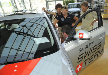 Sci alpino consegna prima auto a Lara Gut