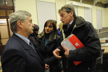 Mendrisio incontro a porte chiuse UNIA e sindacati OCST con il Municipio per trovare una soluzione alla sicurezza dipendenti FoxTown