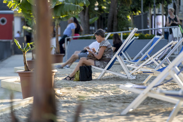 Lugano spiaggia sul lungolago turismo locale estivo Lugano spiaggia sul lungolago turismo locale estivo