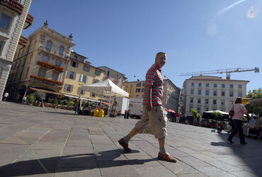 Lugano mercatino in Piazza Riforma