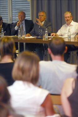 Bellinzona incontro dei liceali con Moritz Leuenberger Bellinzona incontro dei liceali con Moritz Leuenberger
