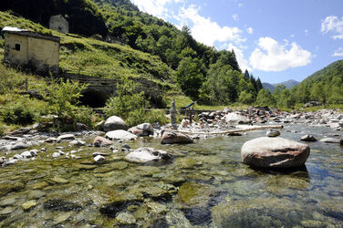 Craveggia fiume Isorno e bagni termali