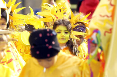 Biasca corteo bambini Carnevale Re Naregna