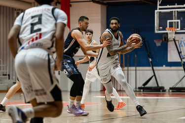 Basket Lugano Tigers Union Neuch&acirc;tel Basket