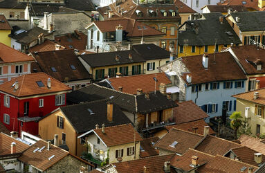 Locarno scorcio città vecchia e i suoi tetti