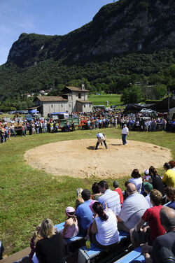 Mendrisio dimostrazione lotta svizzera Mendrisio dimostrazione lotta svizzera