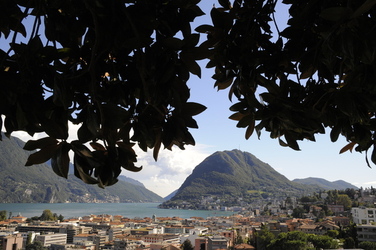 Lugano veduta golfo e lago lugano