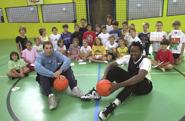 Ligornetto Star del basket con allievi di scuola