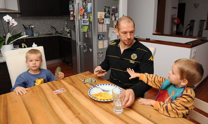 24.10. 2.011 Hockey Steve Hirschi