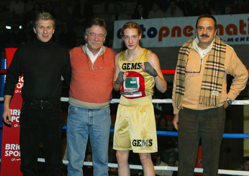 Boxe Dina Burgher