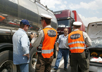 Airolo controllo di Polizia ai camionisti