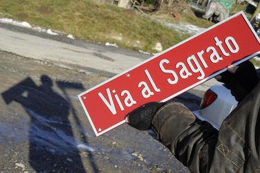 Caneggio Breggia posa segnaletica viaria