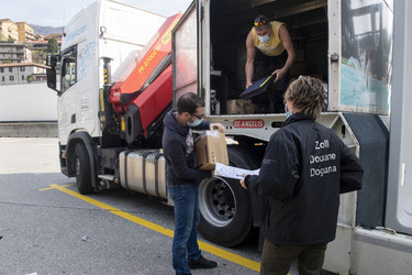 Chiasso controlli al valico doganale Chiasso controlli al valico doganale