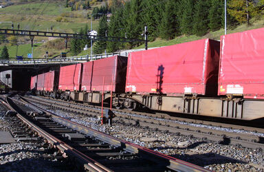 San Gottardo traffico pesante su rotaia