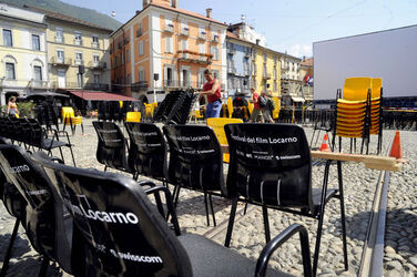 Locarno preparativi filmfestival in Piazza Grande