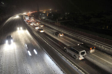 Bissone nevicata e disagi al traffico