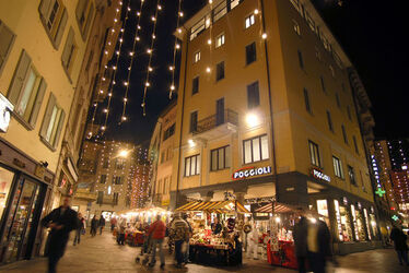 Lugano tradizionale mercatino di Natale e luminarie serali