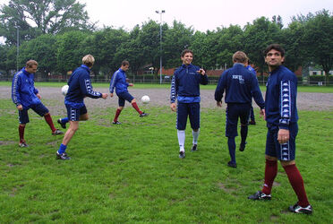 Calcio ACB in allenamento al completo