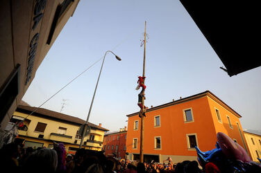 Tesserete carnevale Or Penagin palo della cuccagna