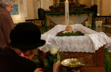 Bellinzona esposizione salma vescovo Torti