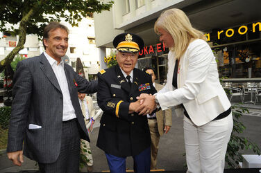 Chiasso festa nazionale primo agosto e conferimento a J. MCDivitt Chiasso festa nazionale primo agosto e conferimento a J. MCDivitt