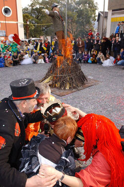 Brissago carnevale rogo pagliaccio