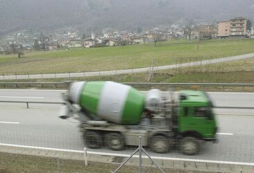 Bellinzona consegna firme ripari fonici Lumino
